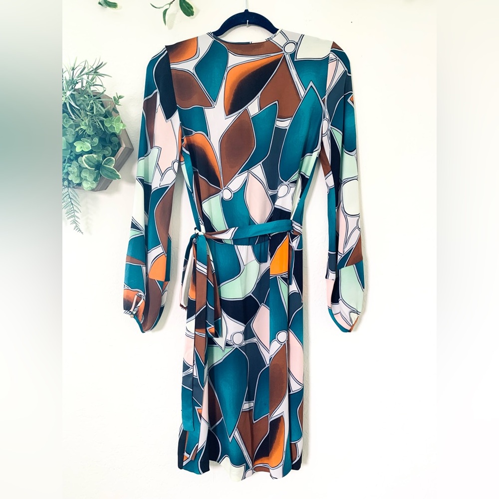 Diane Von Furstenberg silk wrap dress - Picture 3 of 9